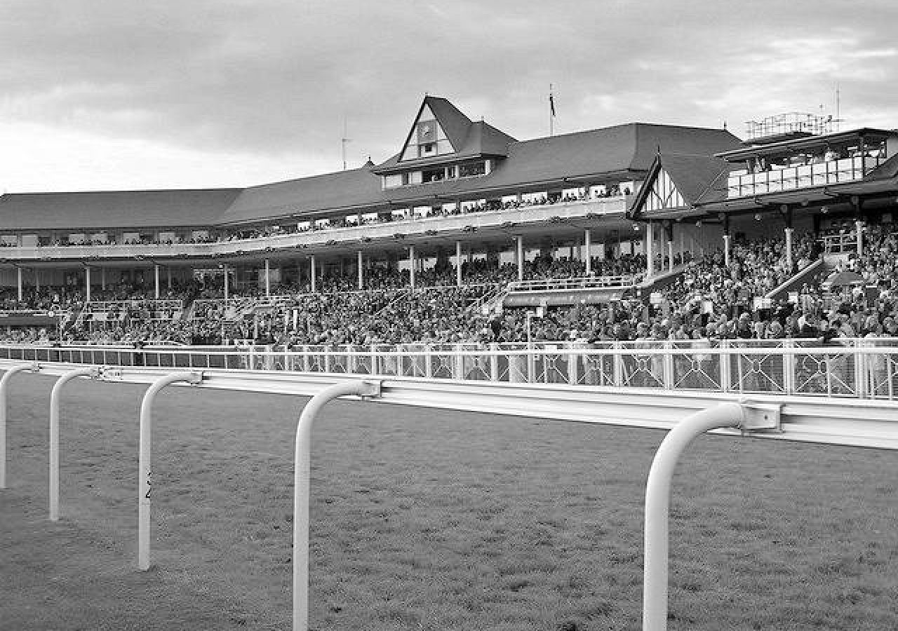 Wirral & Chester Race Day Transfers - Aintree & Chester Races